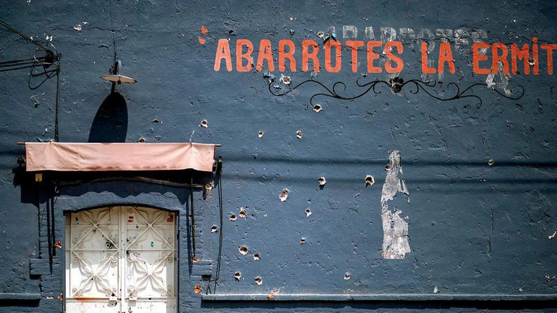 Fachada de tienda de abarrotes en comunidad de jerez